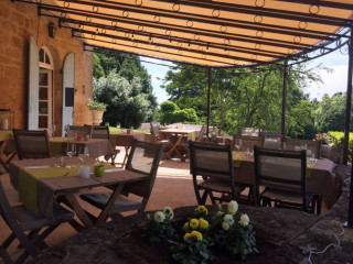 La Terrasse et Chateau La Benechie