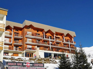 Hard bosses cafe "Chez Nano"