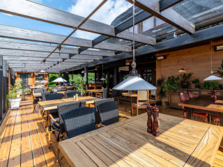 Viesnica Un Restorans Aparjods