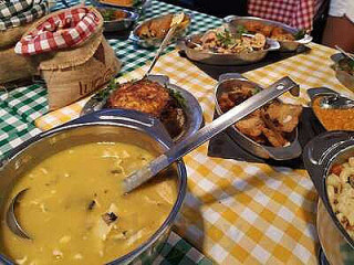 Le Bouche à Oreille