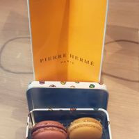 Pierre Herme-macarons&chocolats